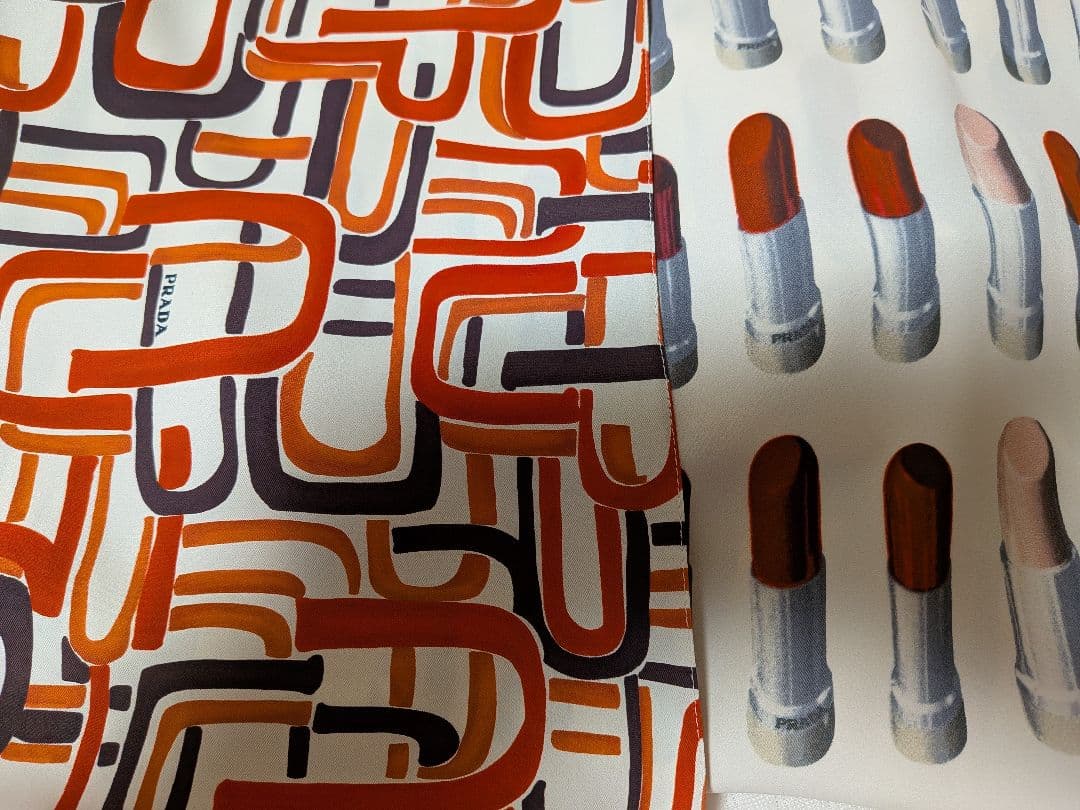 PRADA ラップ スカート　リップ柄