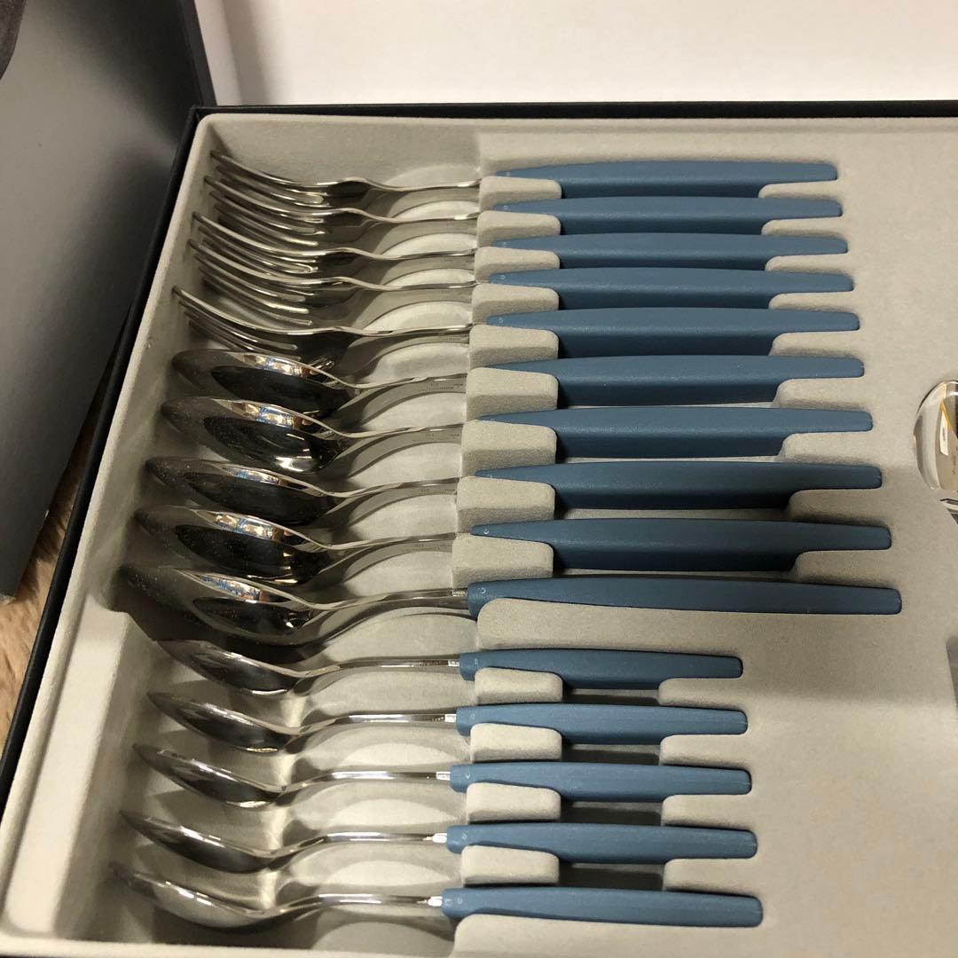 ビクトリノックス　カトラリーセット フォーク&ステーキナイフ&スプーン24本