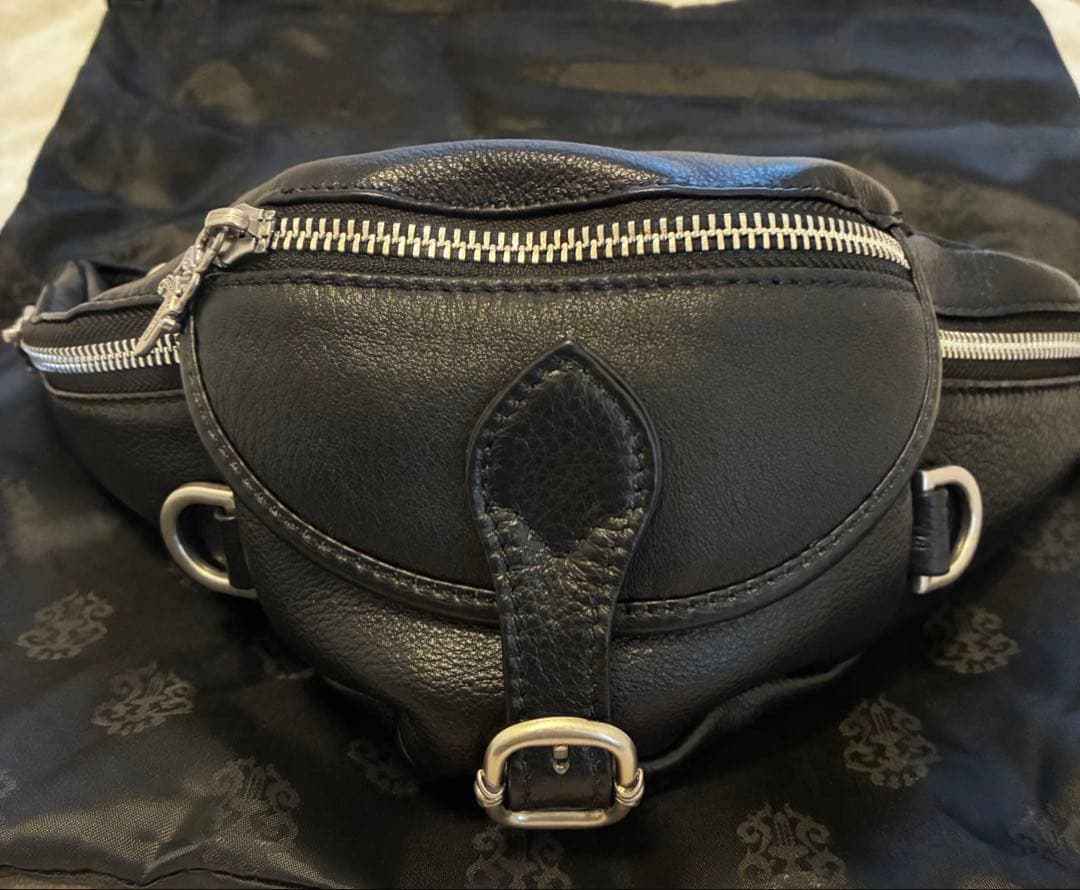 ブラックレザー ボディバッグ　ノーブランド