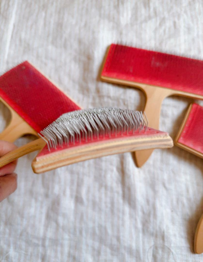 アシュフォード　スチューデントハンドカーダー　③細目と荒目セット＆羊毛見本一覧