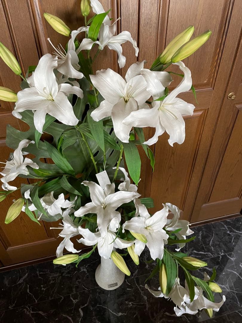 ◉セール！エミリオロバ　大輪カサブランカ16輪　豪華アートフラワー