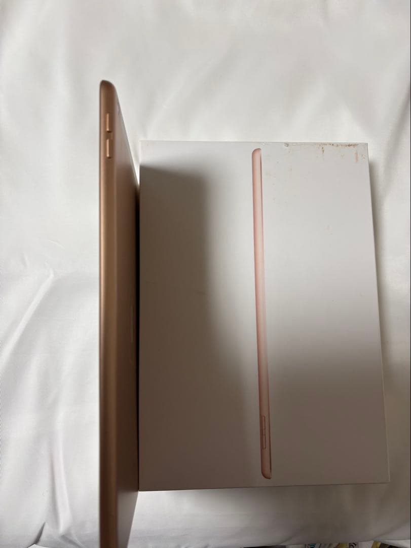 美品iPad 8世代128GB Wi-Fi+Cellularゴールド