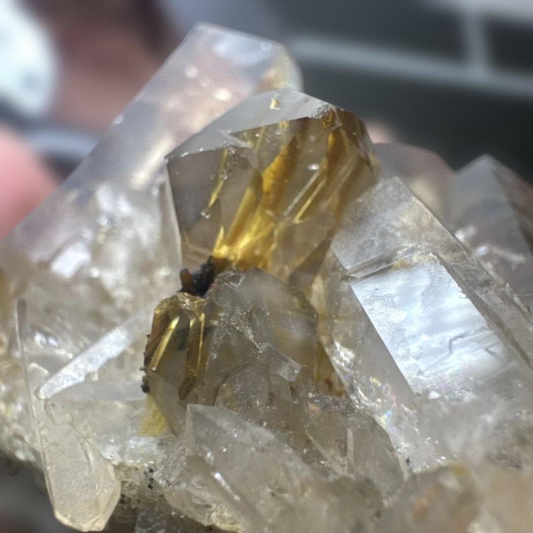 【極上品】希少　ゴールドルチルクォーツ クラスター 光台座付