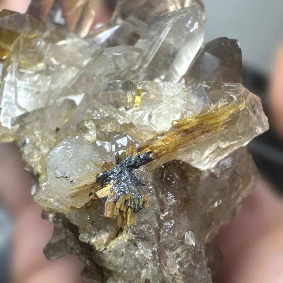 【極上品】希少　ゴールドルチルクォーツ クラスター 光台座付