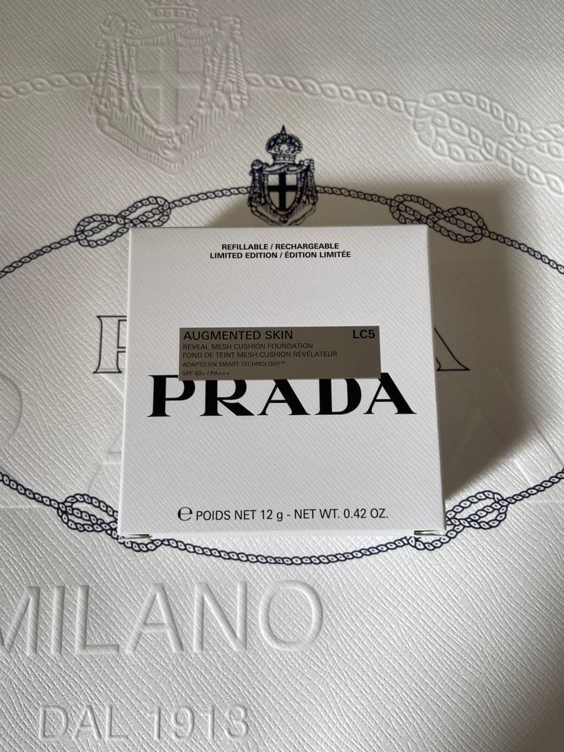 新品　PRADA 限定色ブルーパッケージ　クッションファンデーション　未開封