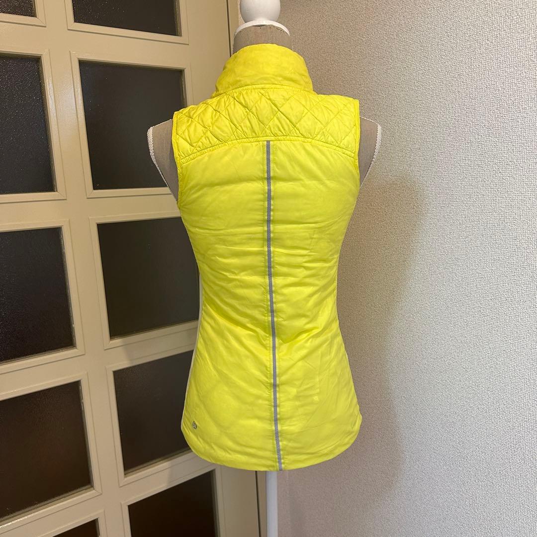 ルルレモン　lululemon 中綿　ベスト　リバーシブル　イエロー　蛍光色