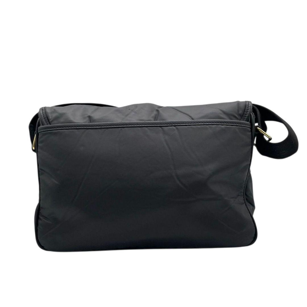 美品　ハンティングワールド　ショルダーバッグ　黒　メッセンジャー　A4可　s35