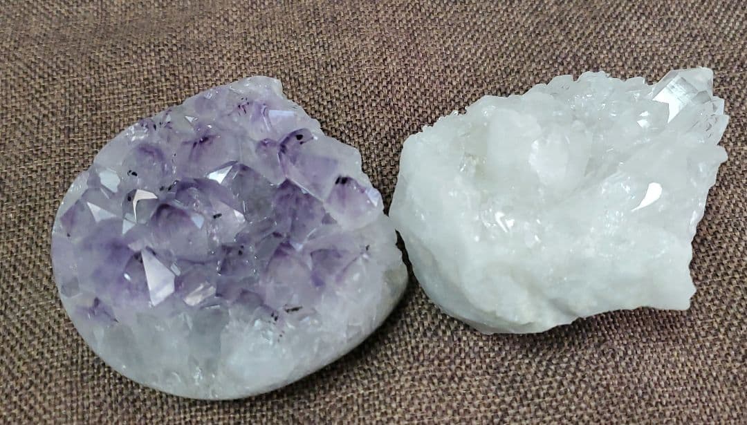 癒しと浄化　アメジストとクォーツの置物　アリゾナ州ツーソン