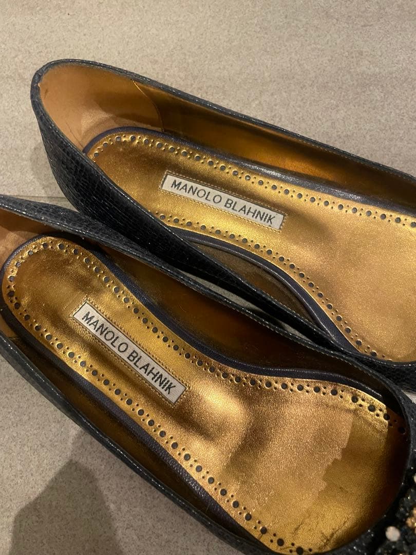 マノロブラニク　フラットシューズ