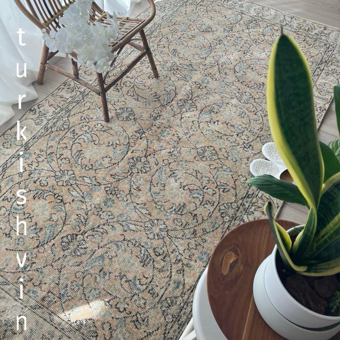 囲みコーラルベージュ✳︎111×211 フローラル　ブルー　トルコヴィンテージラグ