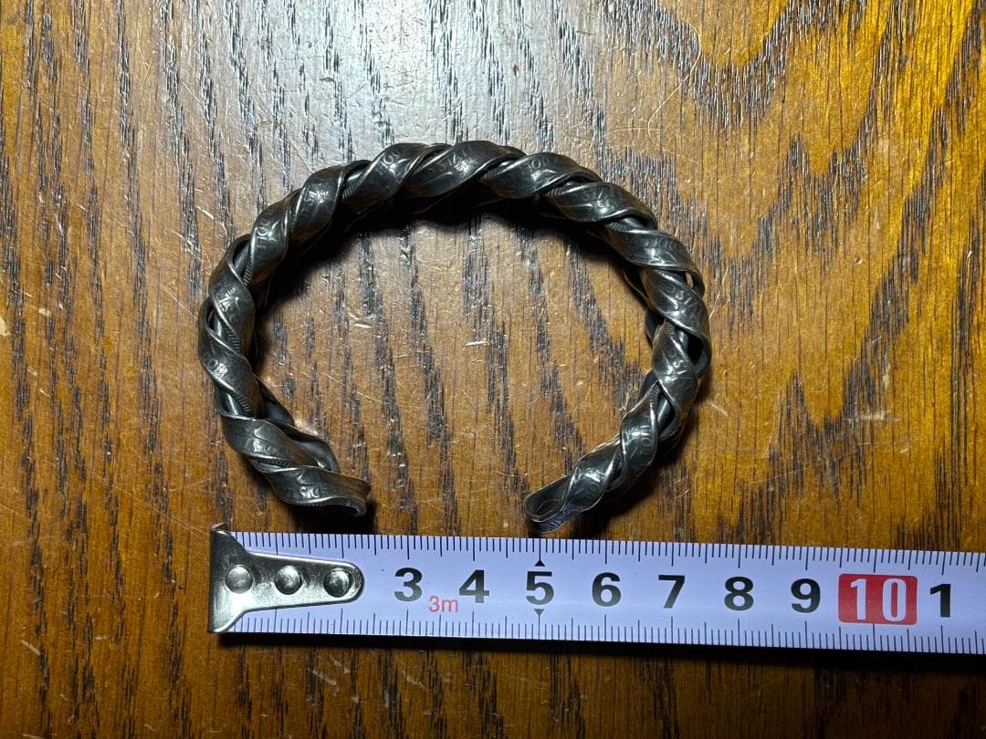 phenomenon beyond description　バングル