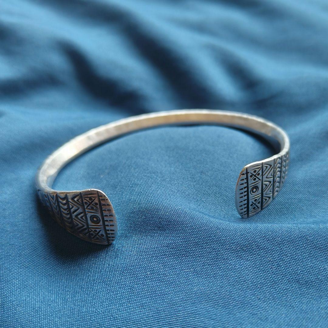 【新品現地買付】カレンシルバーバングル /民族模様/高純度/ユニセックス