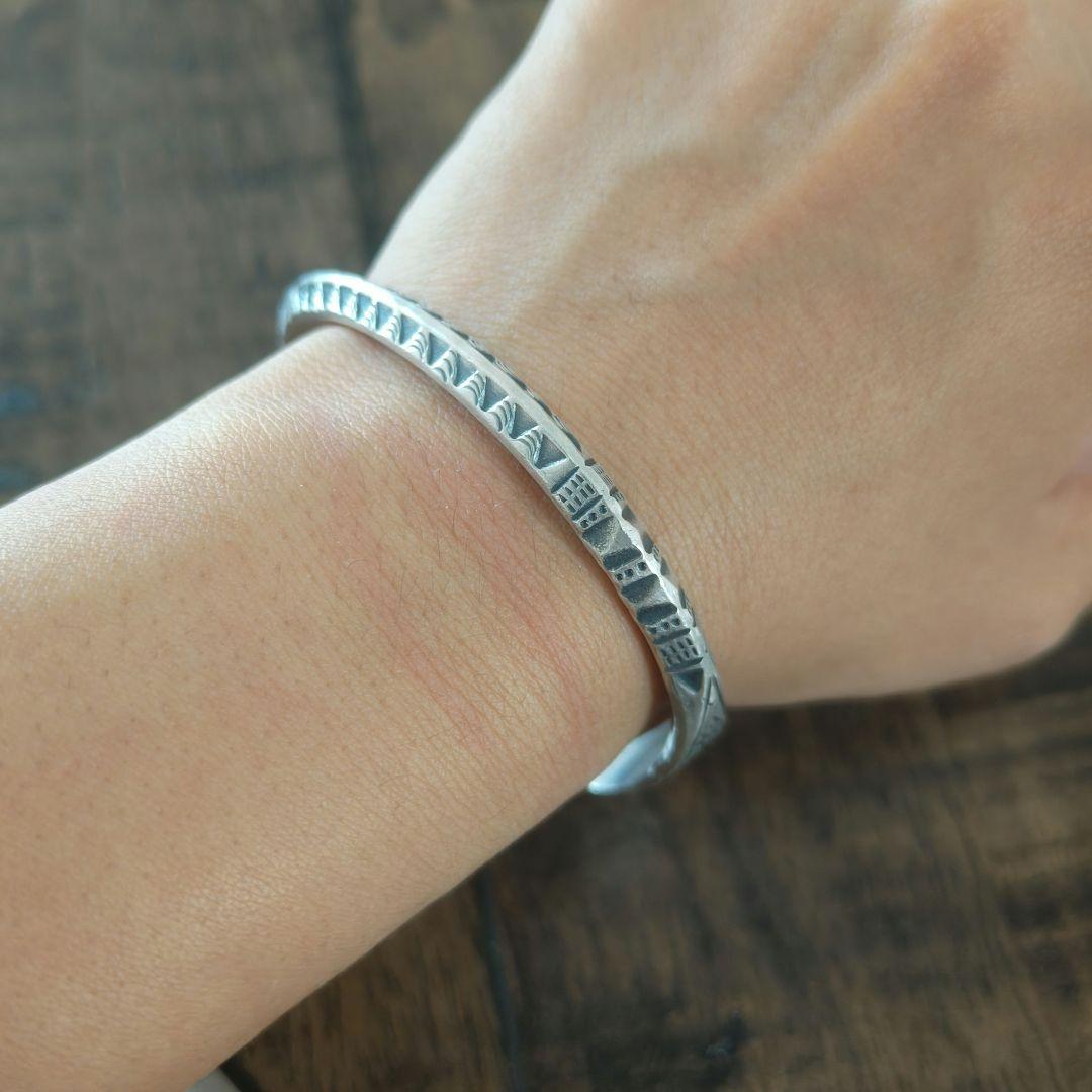 【新品現地買付】カレンシルバーバングル /民族模様/高純度/ユニセックス