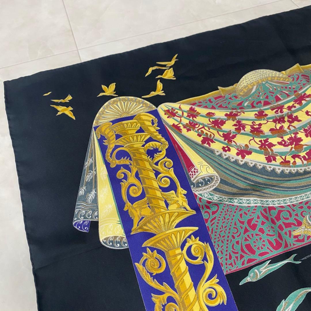 HERMES エルメス カレ90 L'Atlantide 黒ゴールド シルク