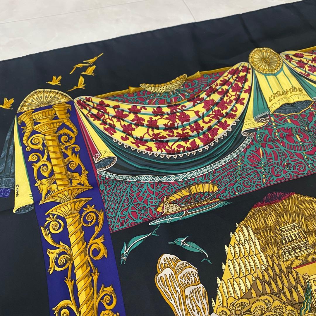 HERMES エルメス カレ90 L'Atlantide 黒ゴールド シルク