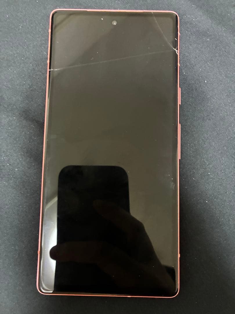 Google Pixel 7a 赤 ひび割れあり