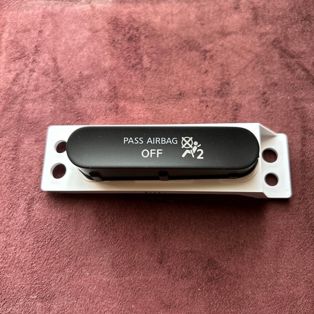 US日産 キューブZ12 パッセンジャーエアバッグスイッチ