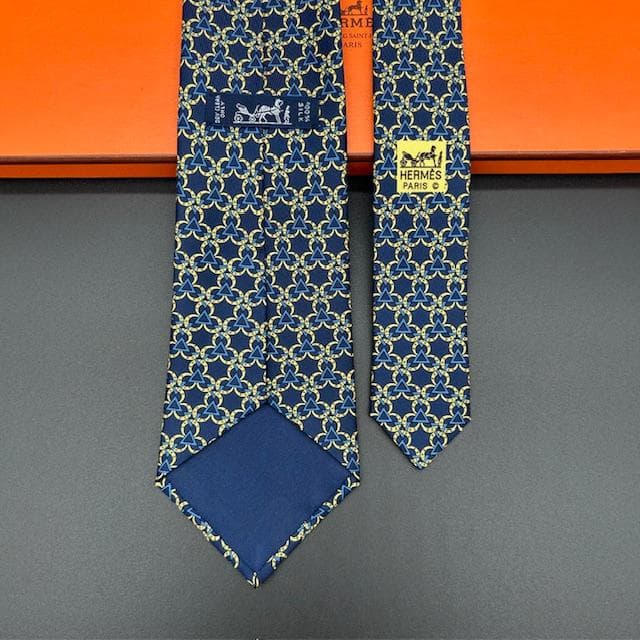 美品！HERMÈS 高級 シルク ネクタイ 幾何学柄 フランス製 箱付き