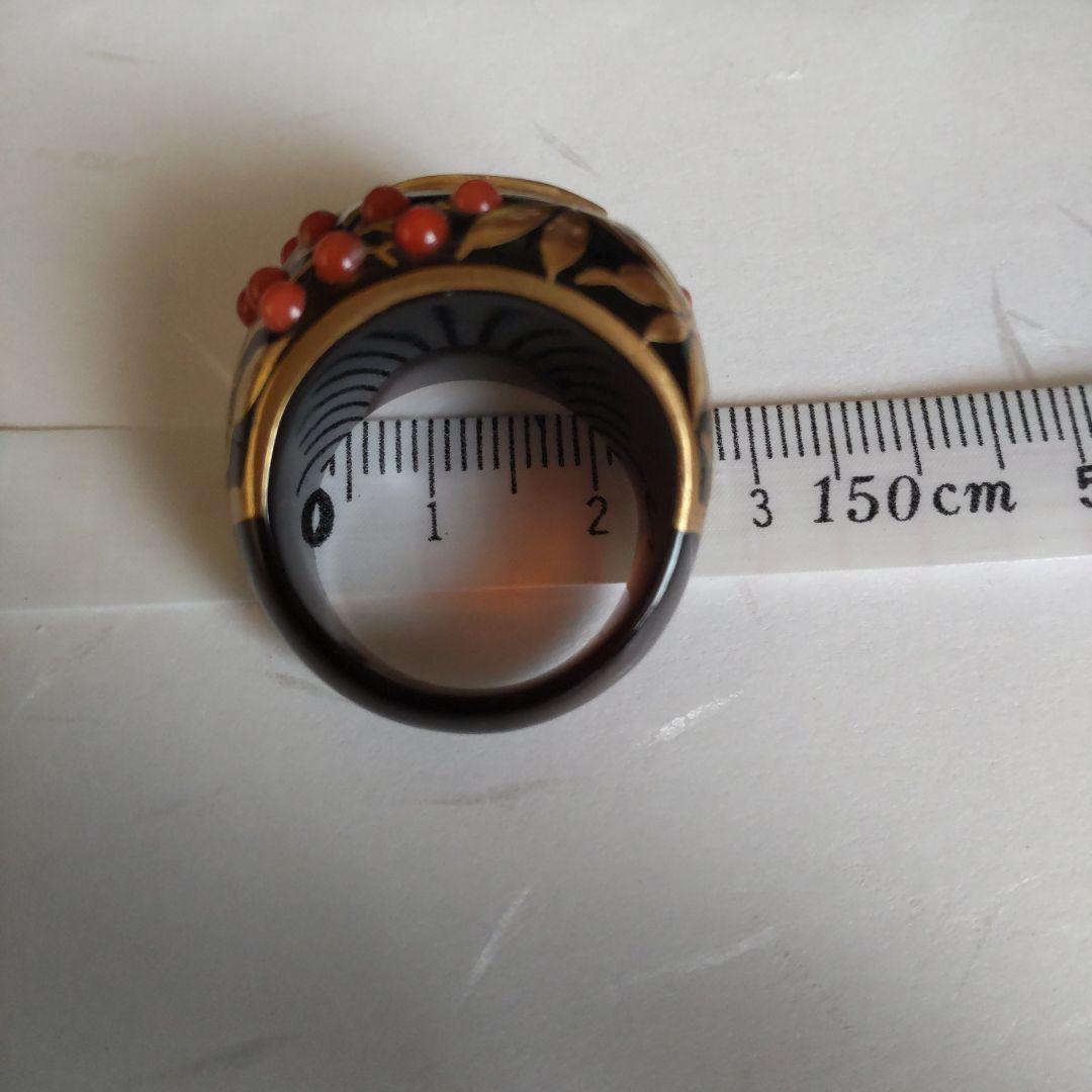 AKIO MORI「べっ甲に植物柄の金蒔絵、赤珊瑚、マーキス型の翡翠の指輪」