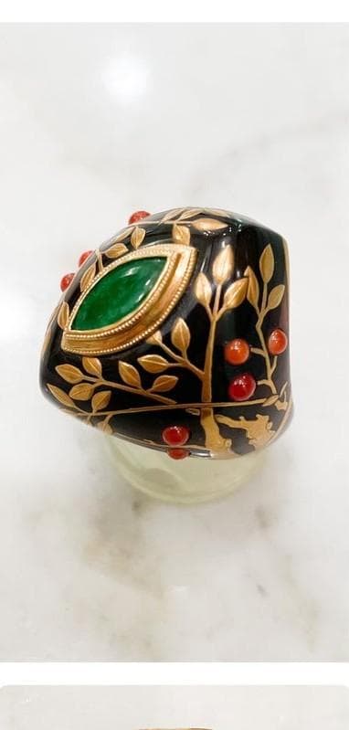 AKIO MORI「べっ甲に植物柄の金蒔絵、赤珊瑚、マーキス型の翡翠の指輪」