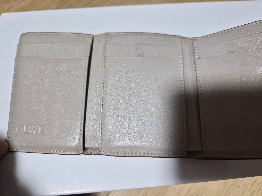 OLWE ベージュ 三つ折り財布