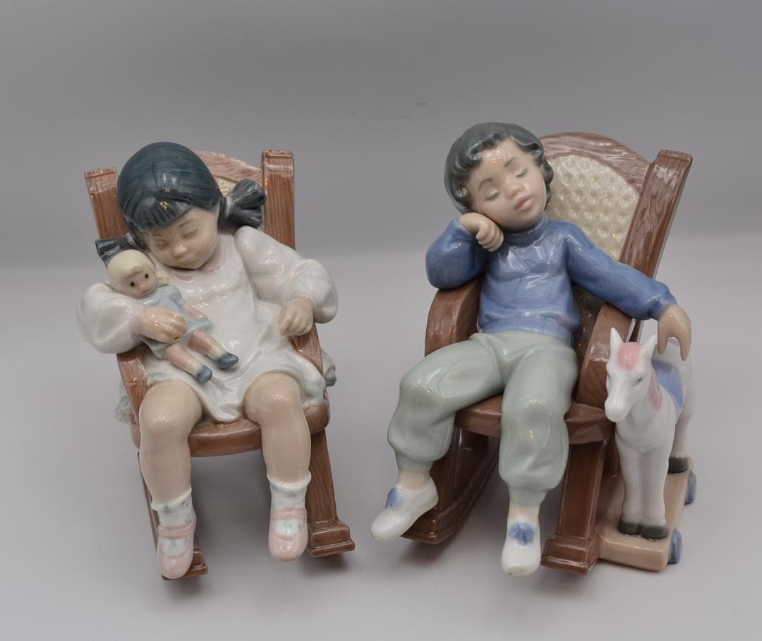 お昼寝／疲れちゃった　★リヤドロ　２体セット　スペイン　ポーセリン　光沢仕上げ