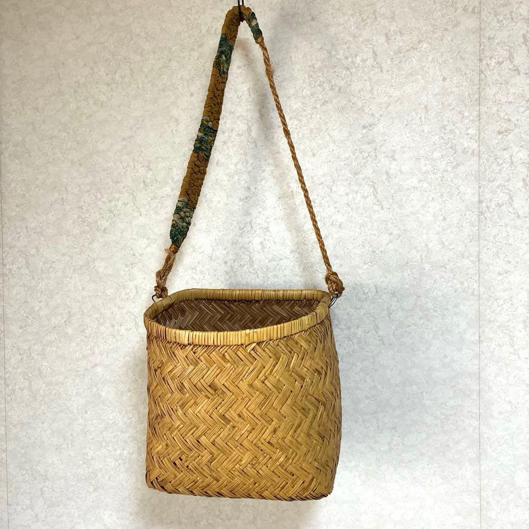 岩手県鳥越地方背負いかご 収穫用 山菜 キノコ　ひも付き 市場かご