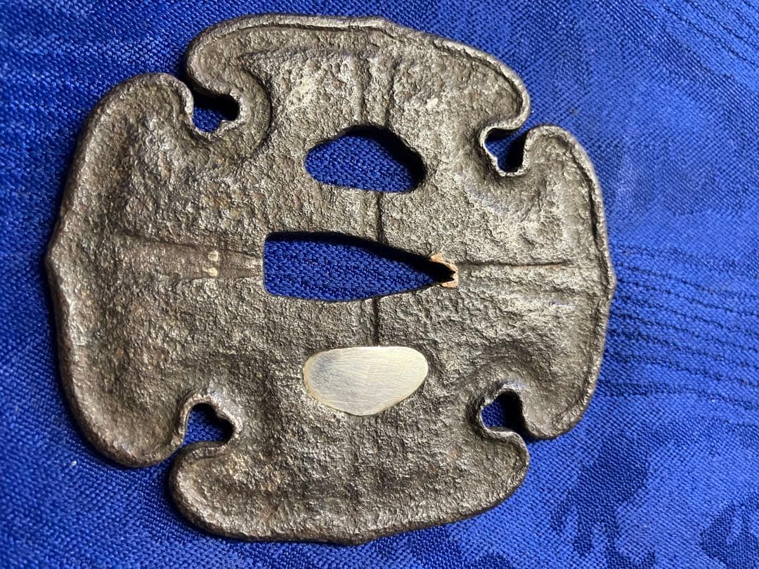 太刀鍔　鍔　日本刀　時代物　銀象嵌　鉄鍔