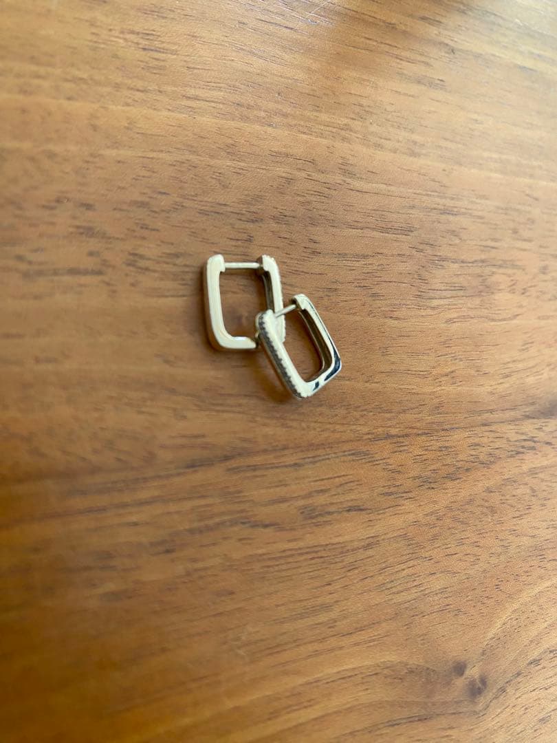 COCOSHNIK ピアス　K10 イエローゴールド　ダイヤモンドスクウェア