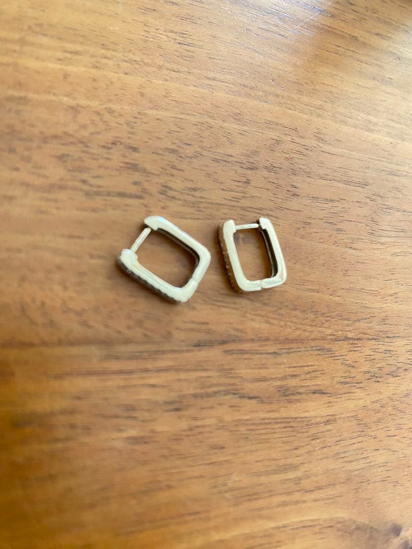 COCOSHNIK ピアス　K10 イエローゴールド　ダイヤモンドスクウェア