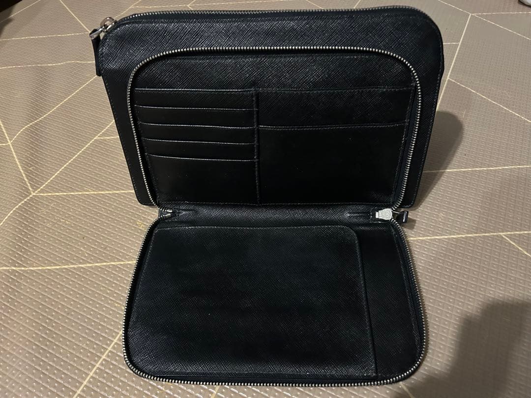 プラダ　PRADA クラッチバッグ