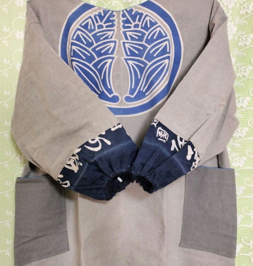 ハンドメイド　割烹着　藍染リメイク　半纏リメイク　印半纏　グレー　家紋