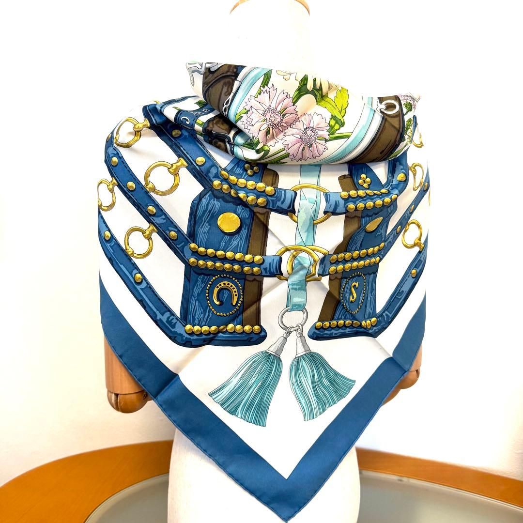 HERMES エルメス　カレ90 シルクスカーフ 「aux champs」ブルー