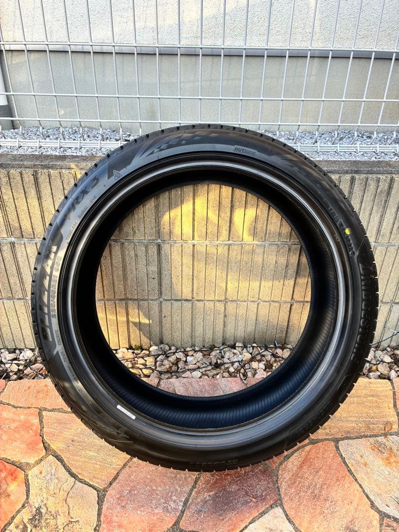 ブリザック VRX3 225/45R21 2024年製 バリ山