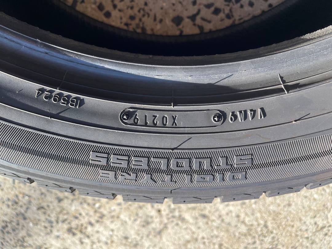 【ダンロップ-スタッドレスタイヤ】 235/55R20(4本)