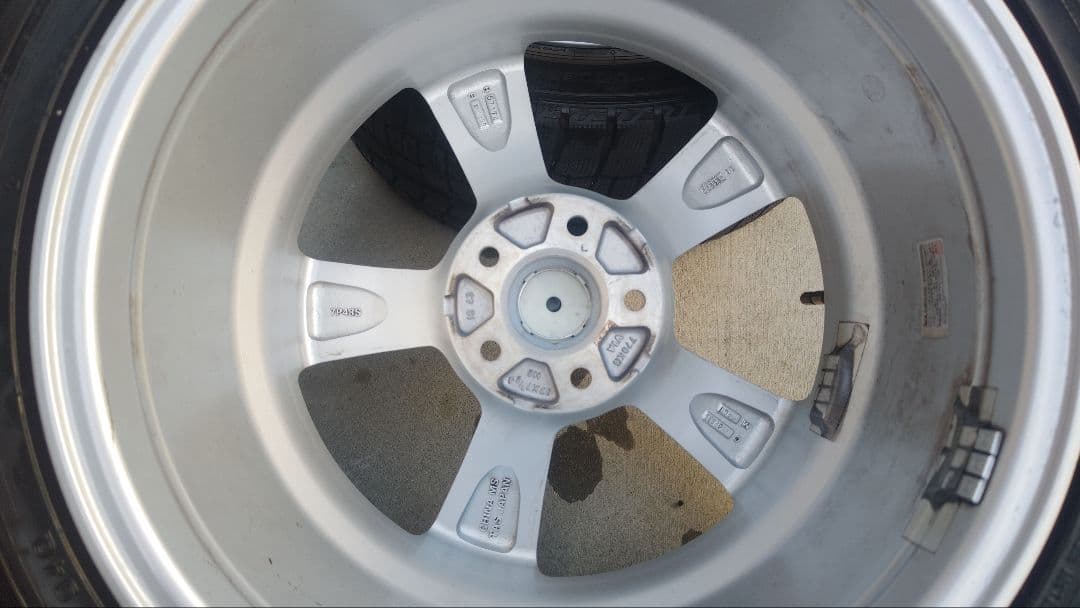 T*i様 アウディA4 17インチ スタッドレスタイヤセット