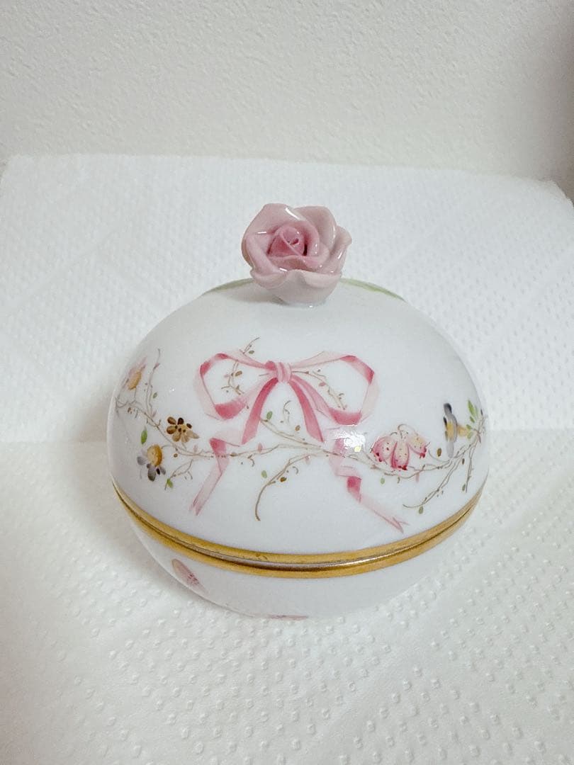 陶磁器の花とリボンのボックス　ヘレンド　エデン　ボンボン