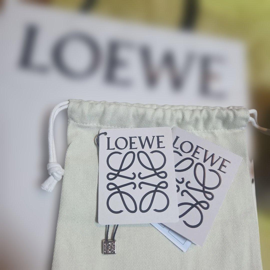 いちごLOEWE ブラック 三つ折り財布　美品　箱　袋　しおり付