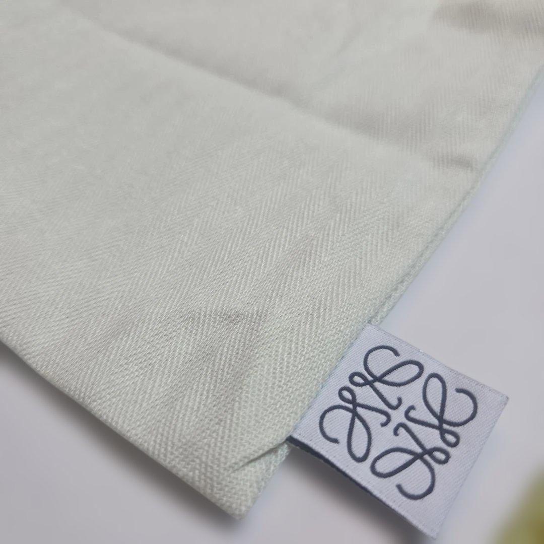 いちごLOEWE ブラック 三つ折り財布　美品　箱　袋　しおり付