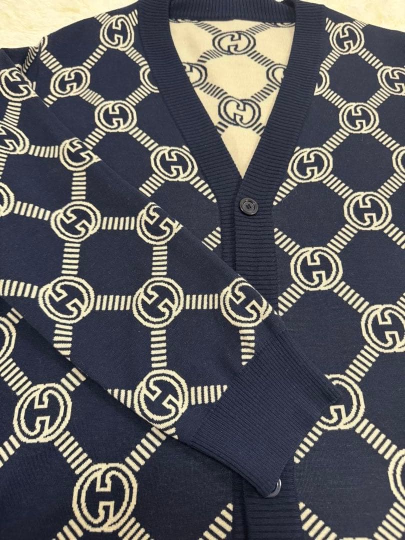 グッチ　リバーシブル　ベージュ　ネイビー　ニットカーディガン
