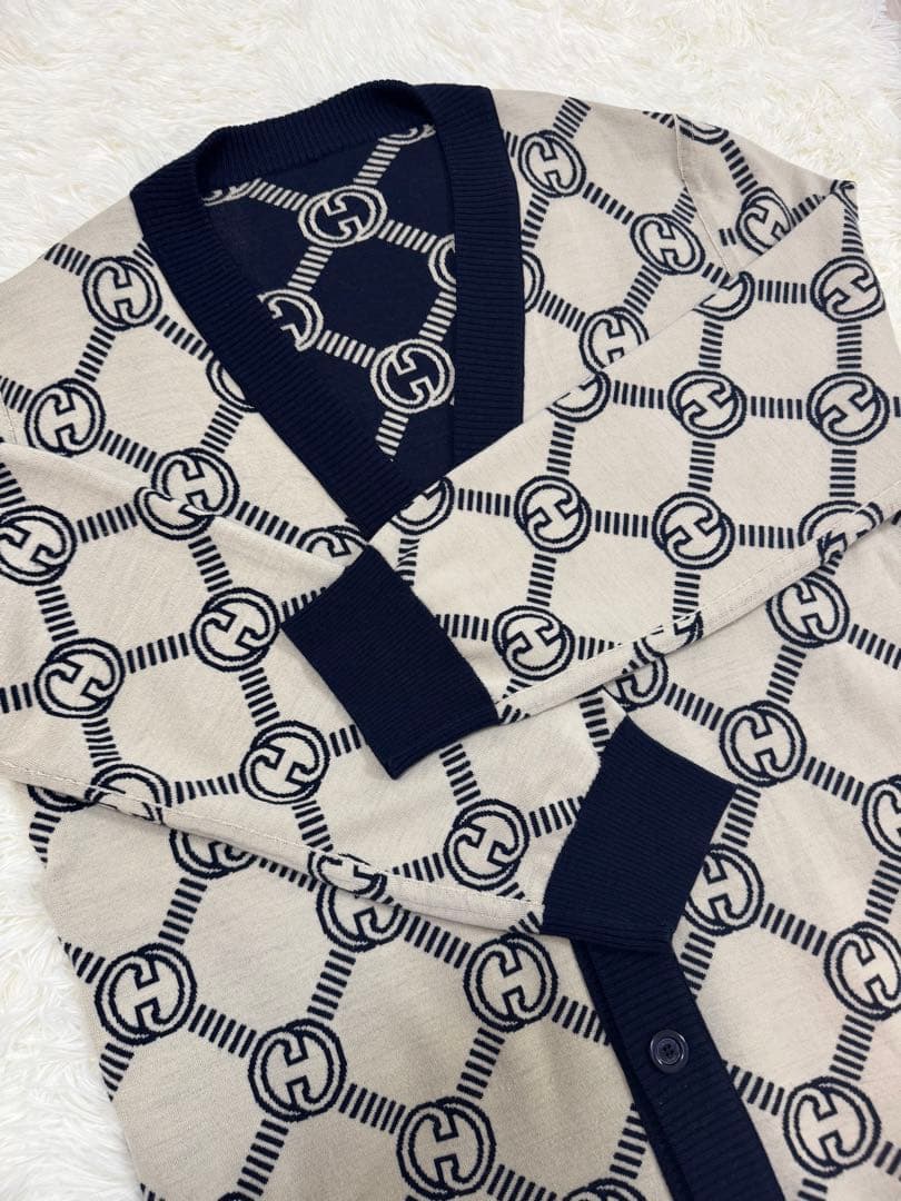 グッチ　リバーシブル　ベージュ　ネイビー　ニットカーディガン
