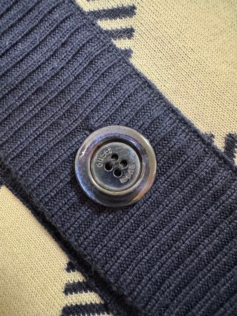 グッチ　リバーシブル　ベージュ　ネイビー　ニットカーディガン