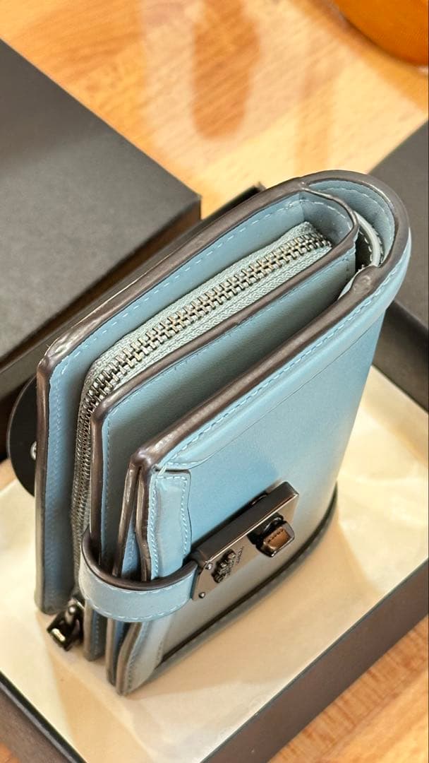 COACH 二つ折り財布 ライトブルー