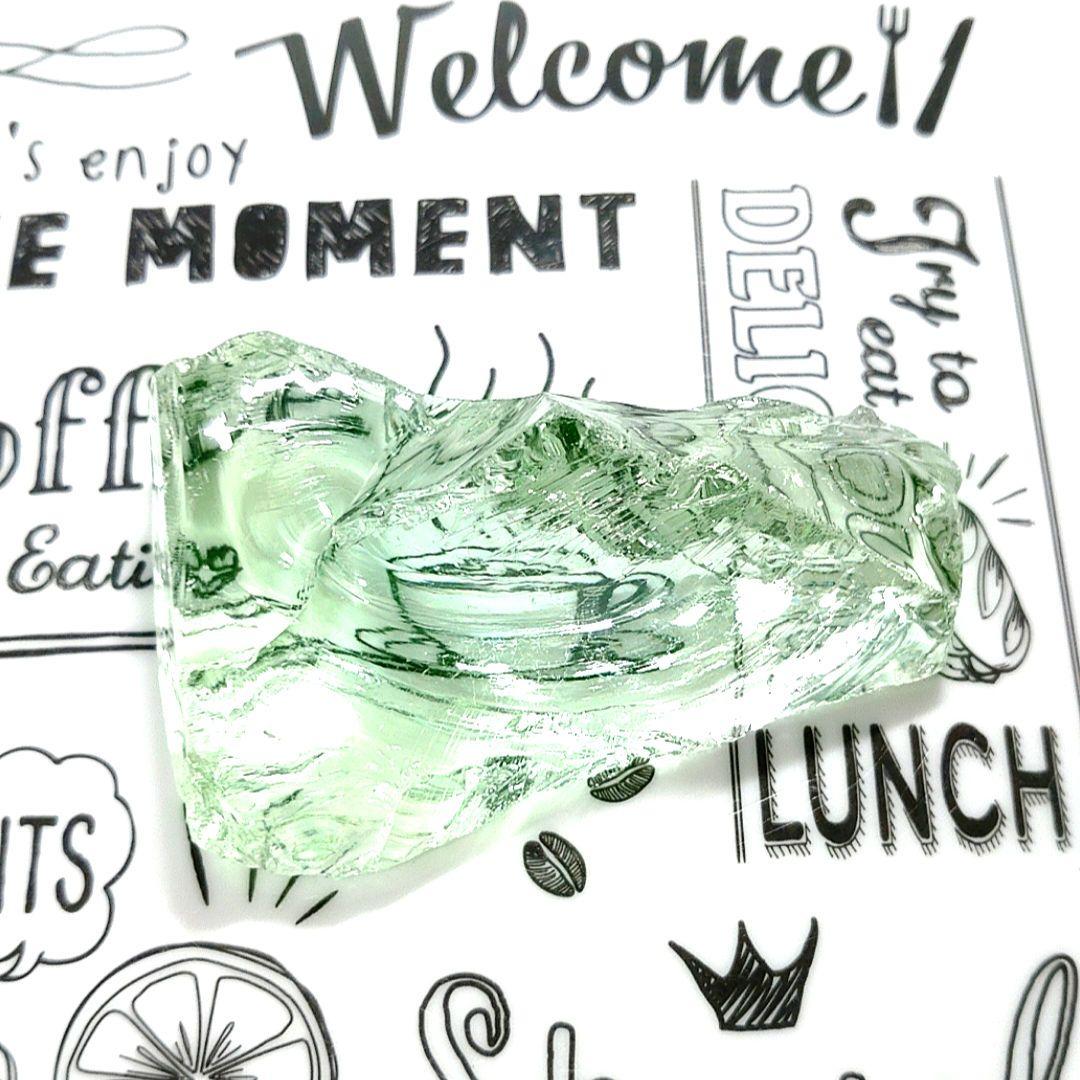 ☆安らぎと平和の象徴☆アンダラクリスタルピスタチオグリーン☆天然ガラス 107g