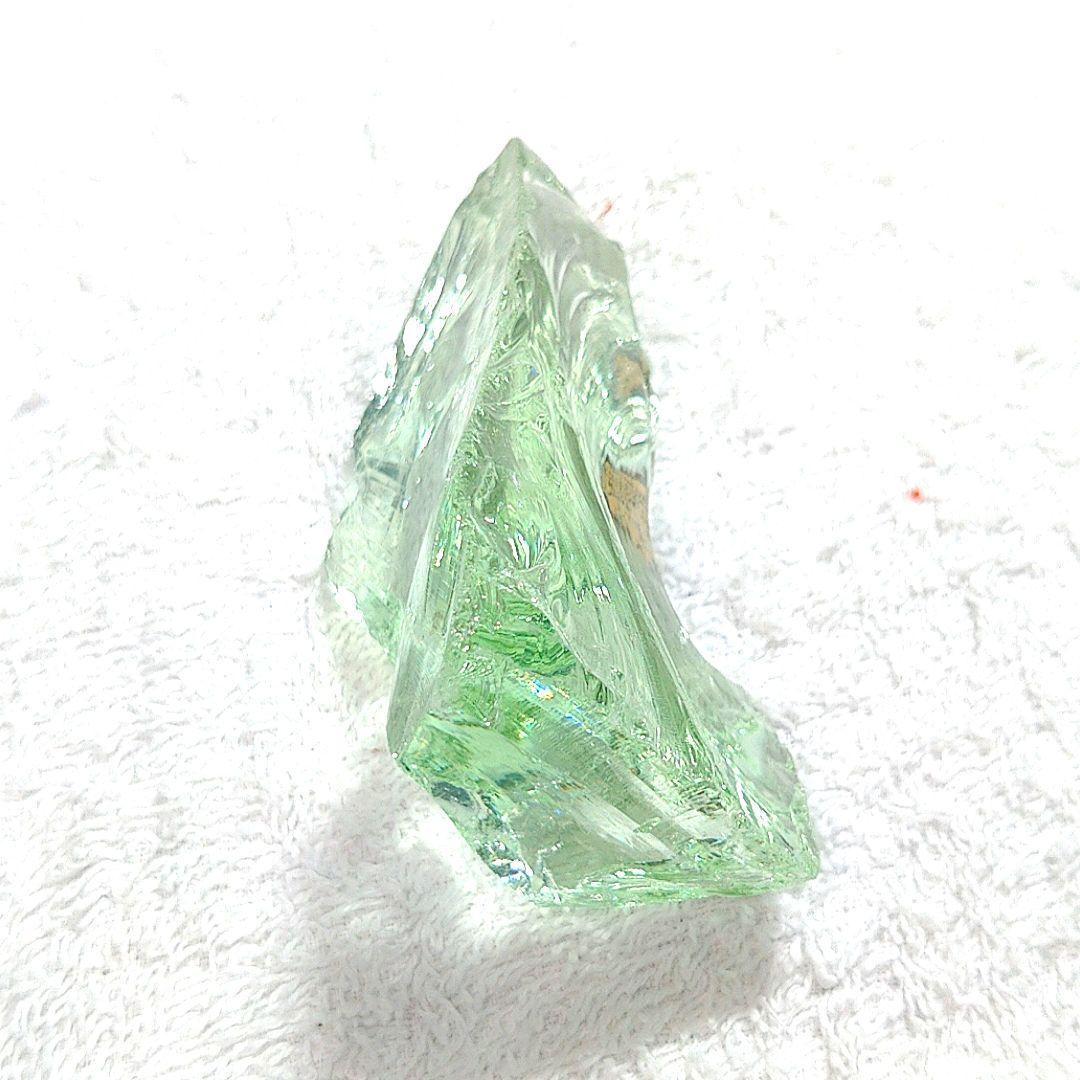 ☆安らぎと平和の象徴☆アンダラクリスタルピスタチオグリーン☆天然ガラス 107g