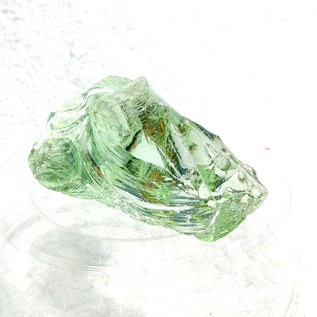 ☆安らぎと平和の象徴☆アンダラクリスタルピスタチオグリーン☆天然ガラス 107g