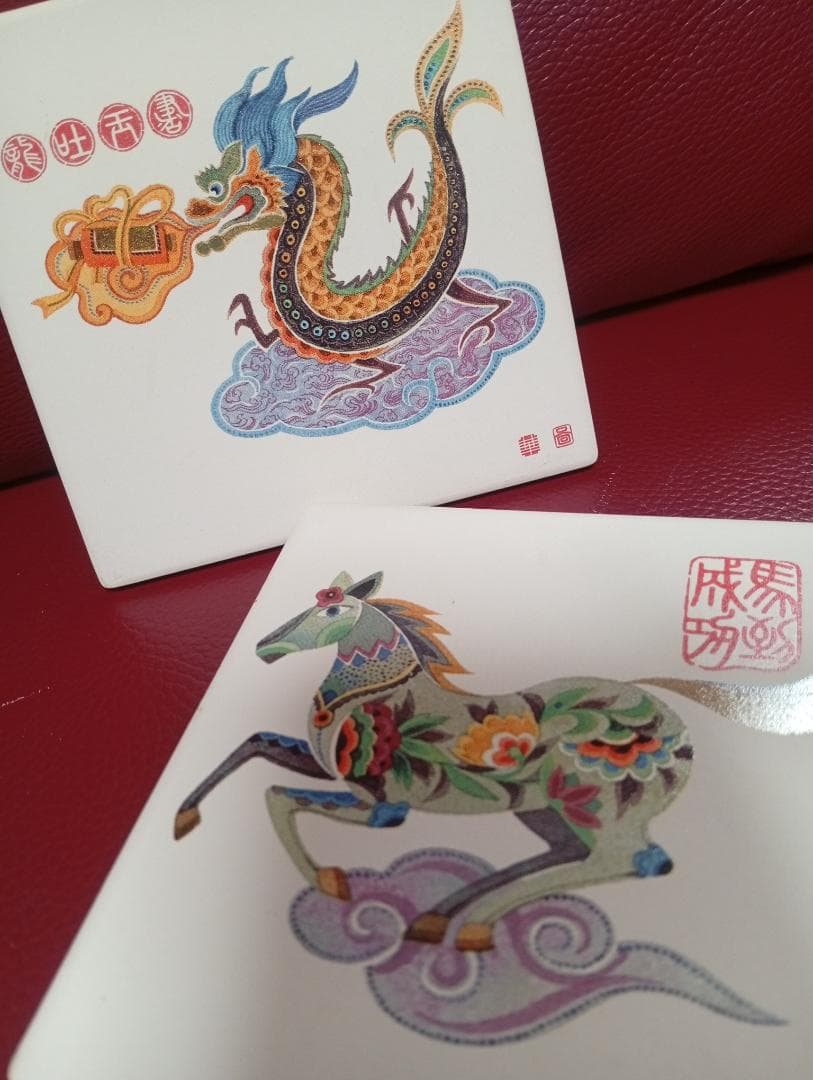 鮮やかで繊細な色彩の竜と馬の装飾プレート 縁起物 インテリア 置物