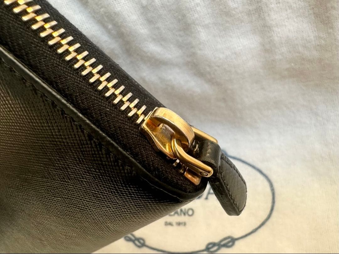 PRADA 長財布　サフィアーノ　ラウンドジップ