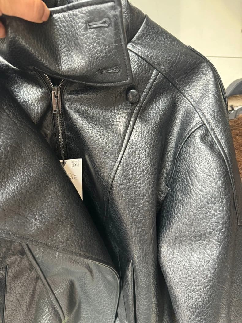 ZARA　フェイクレザージャケット ハイネック 　Lサイズ　　黒