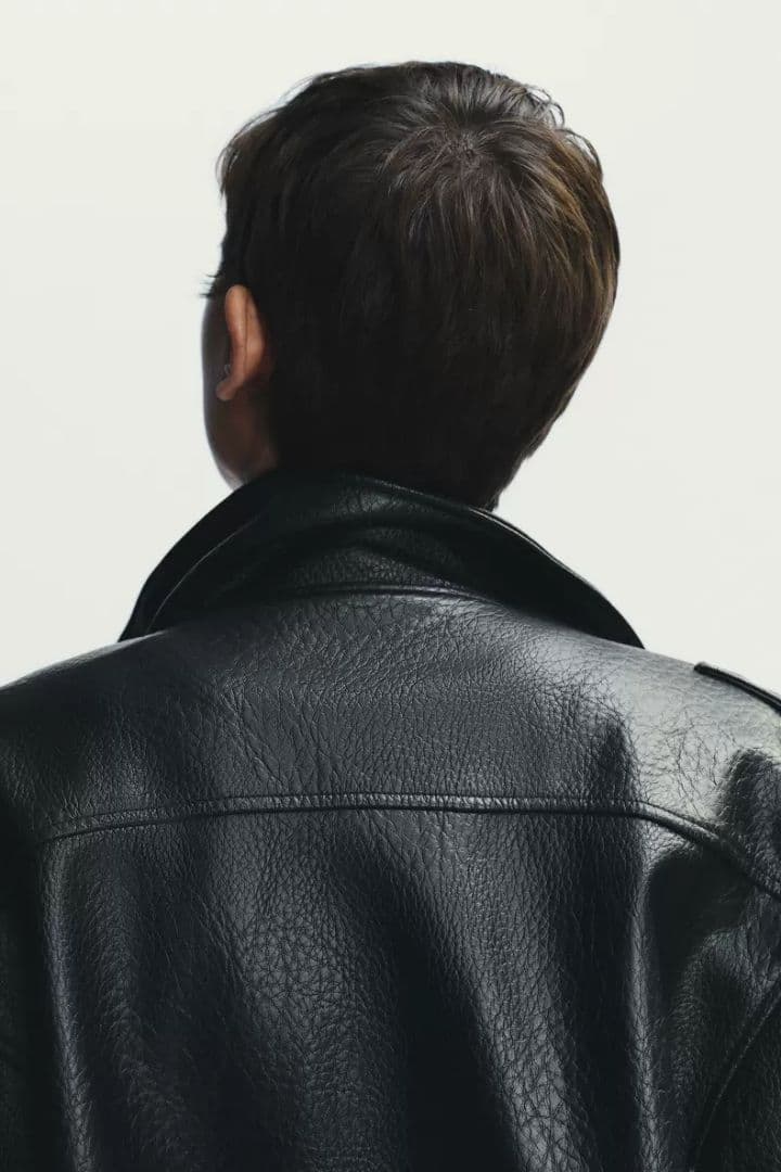 ZARA　フェイクレザージャケット ハイネック 　Lサイズ　　黒